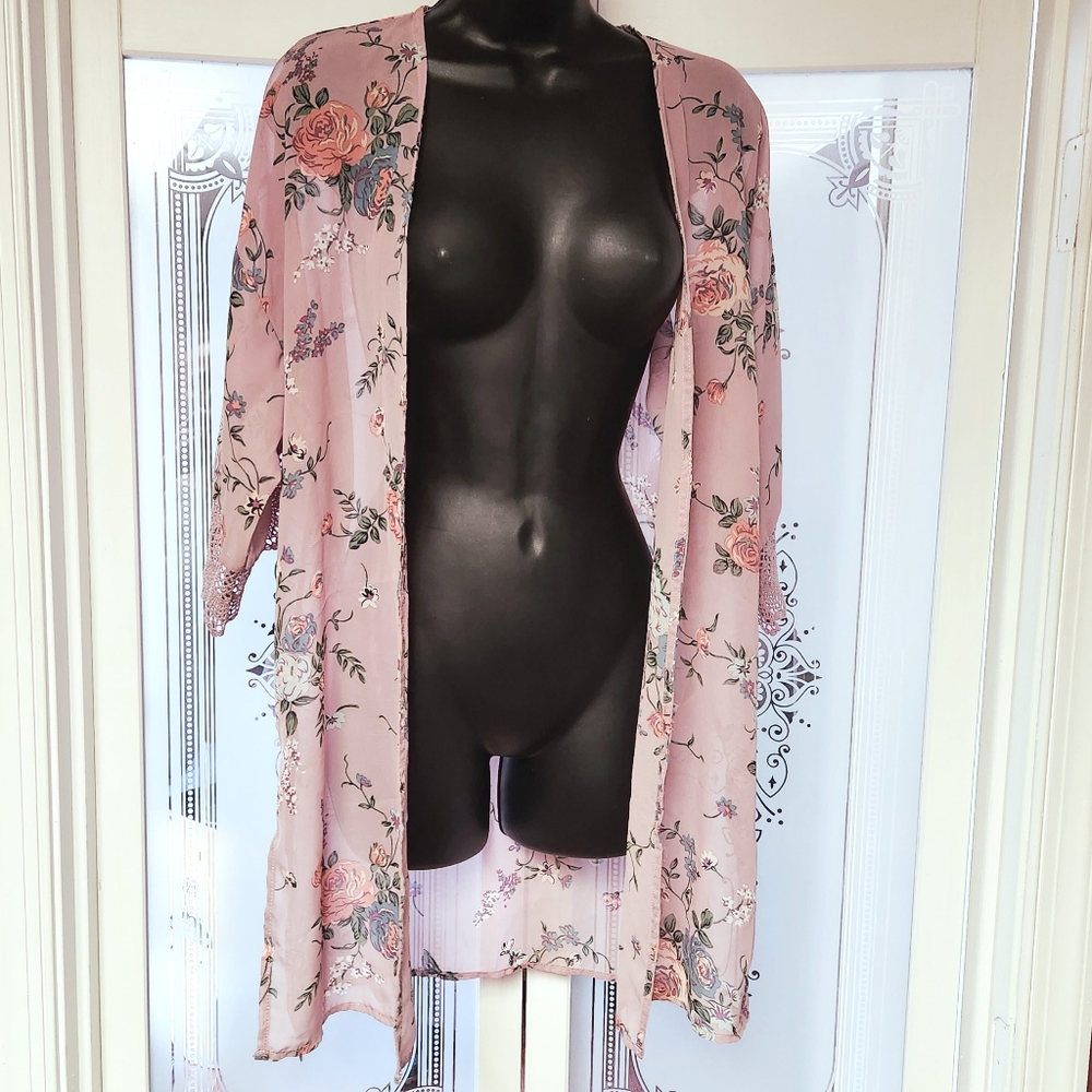 Small · Wallflower · Crochet Kimono Cardigan · Purple Lilac Floral